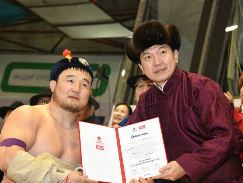 Эх орончдын өдрийн барилдаанд харцага Б.Зоригтбаатар түрүүллээ